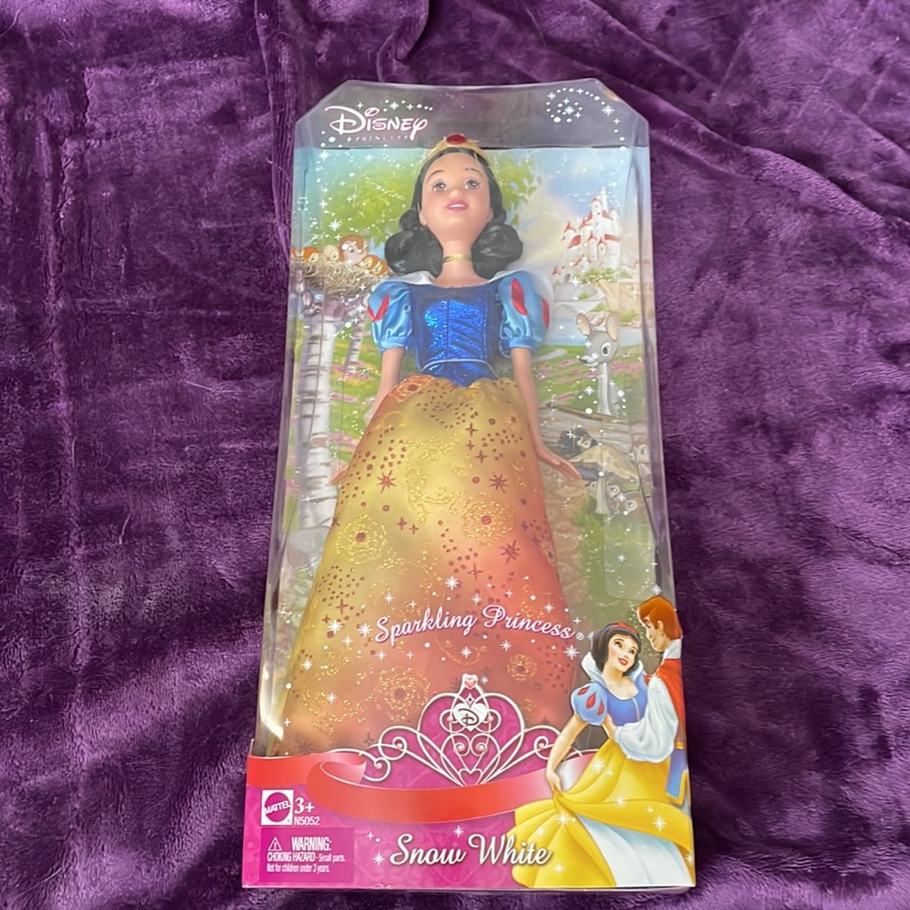 2008 Disney Sparkling Princess Snow White doll NIB